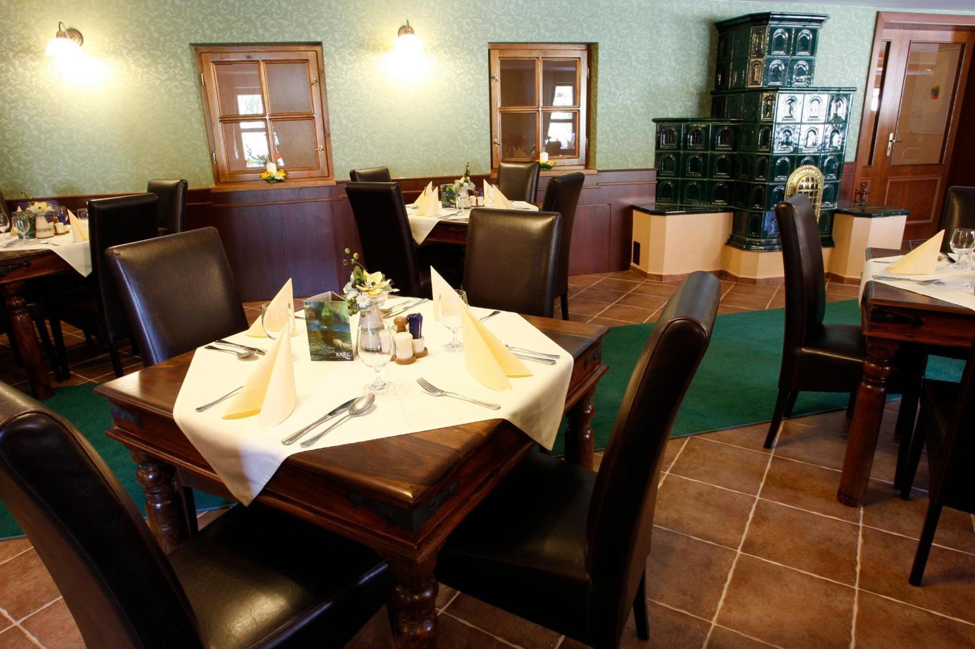 Hotel Majolika Modra Εξωτερικό φωτογραφία