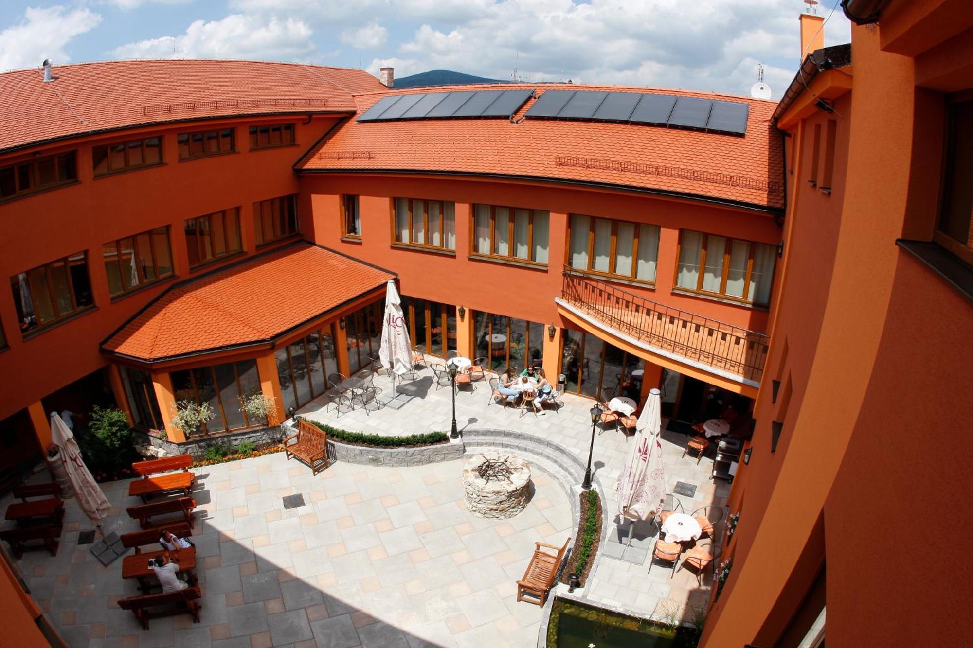 Hotel Majolika Modra Εξωτερικό φωτογραφία