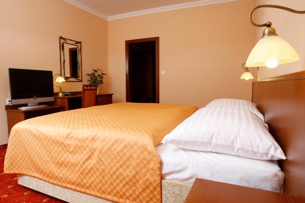 Hotel Majolika Modra Δωμάτιο φωτογραφία