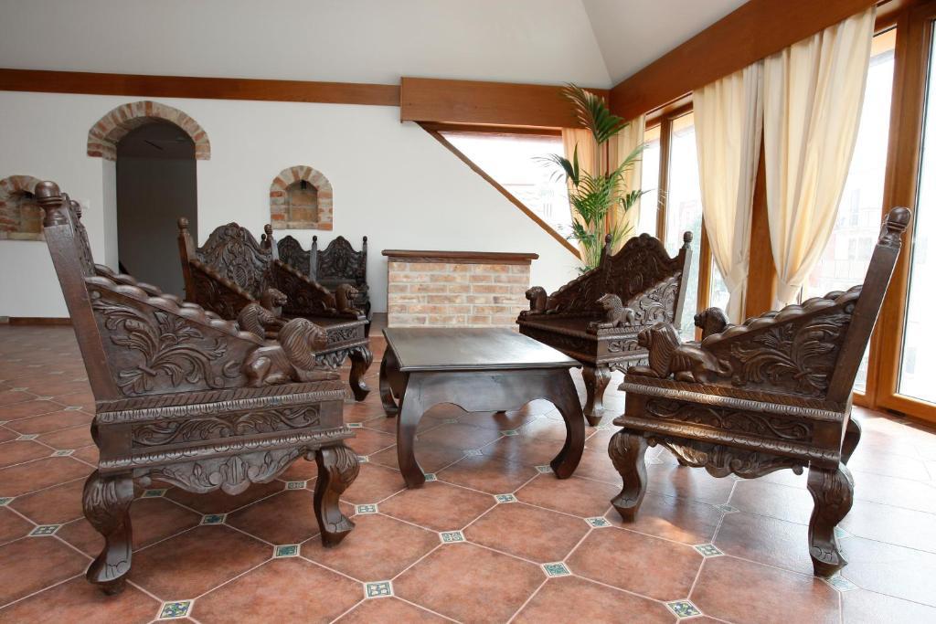 Hotel Majolika Modra Εξωτερικό φωτογραφία