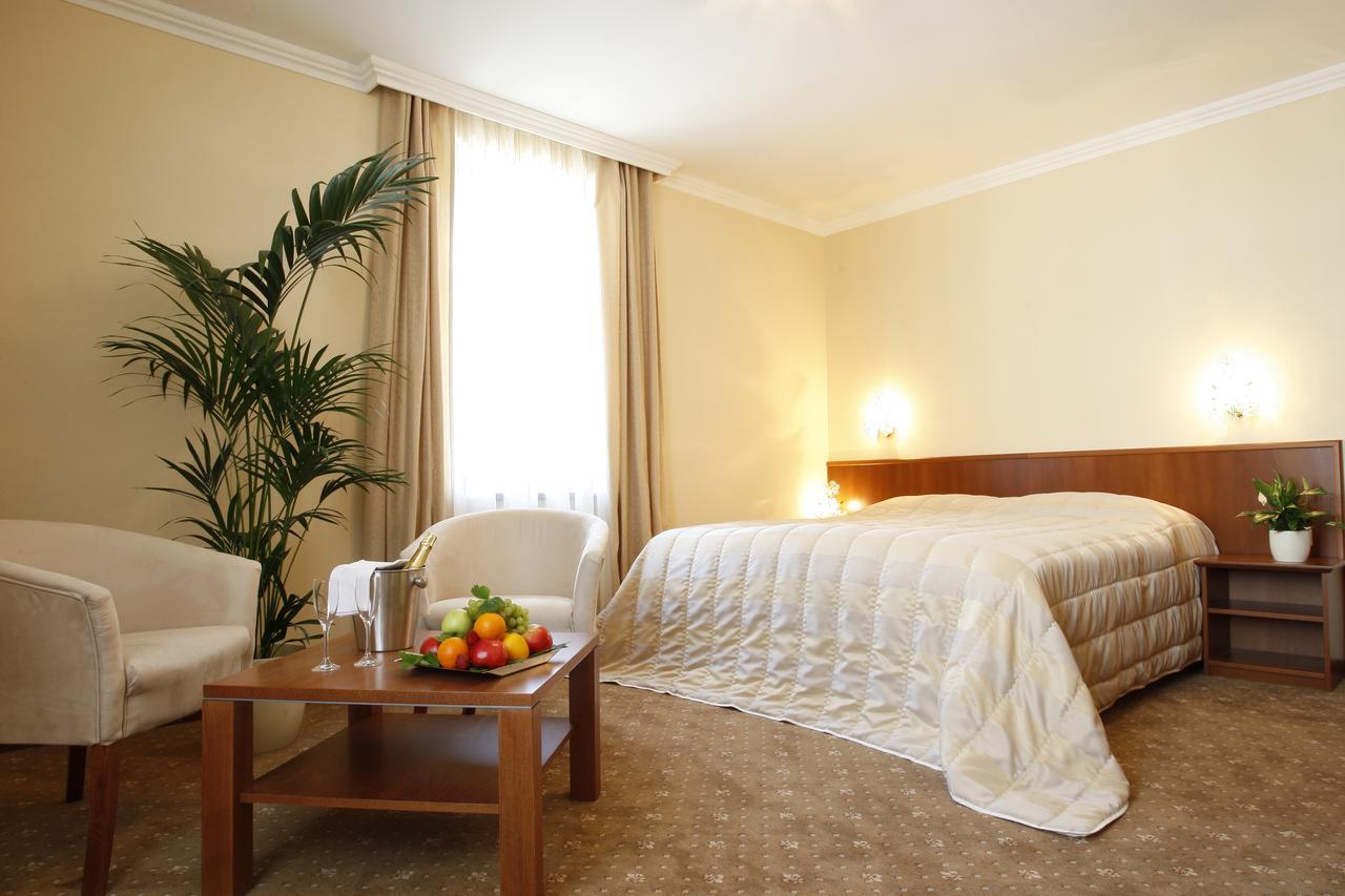 Hotel Majolika Modra Εξωτερικό φωτογραφία