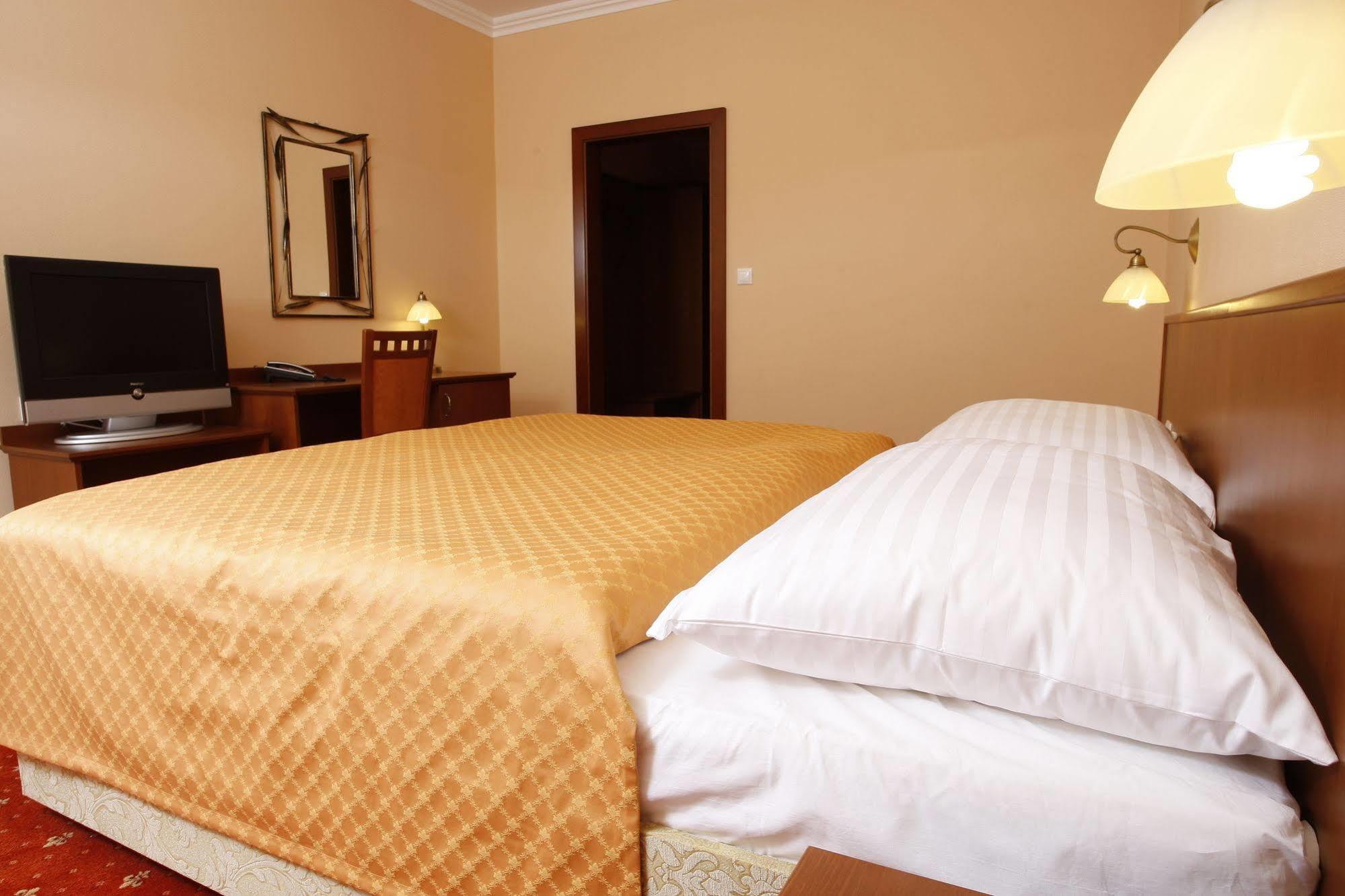 Hotel Majolika Modra Εξωτερικό φωτογραφία