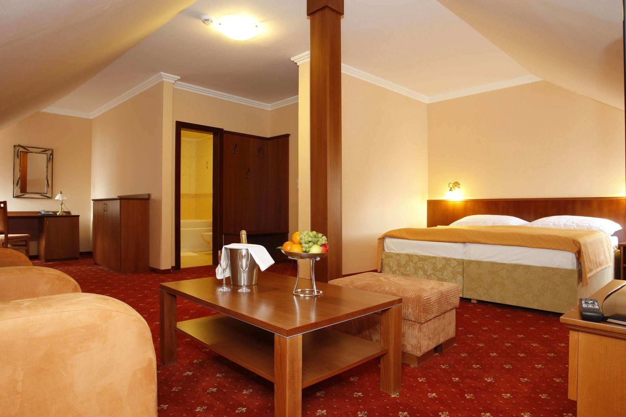 Hotel Majolika Modra Εξωτερικό φωτογραφία