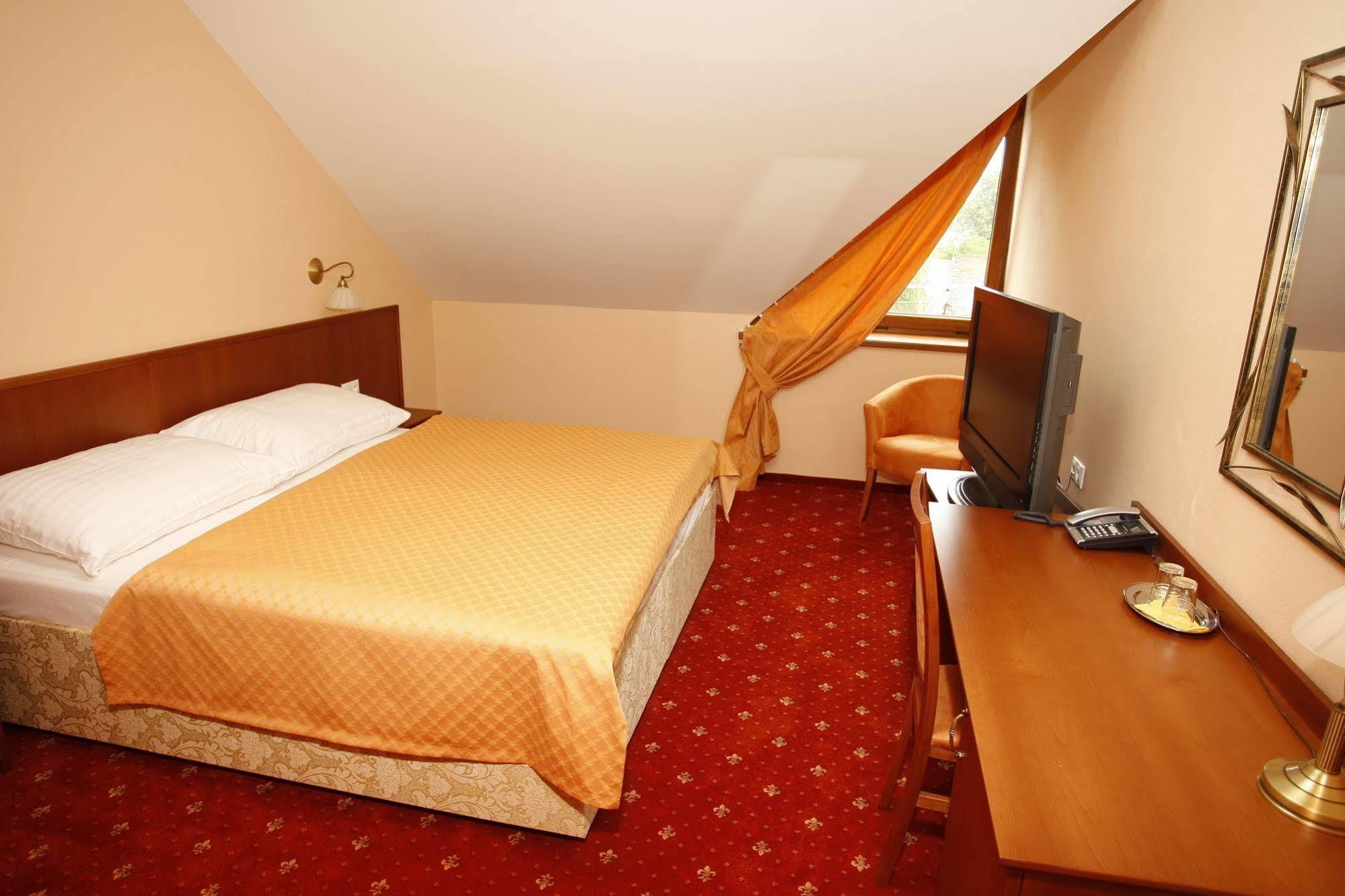 Hotel Majolika Modra Εξωτερικό φωτογραφία