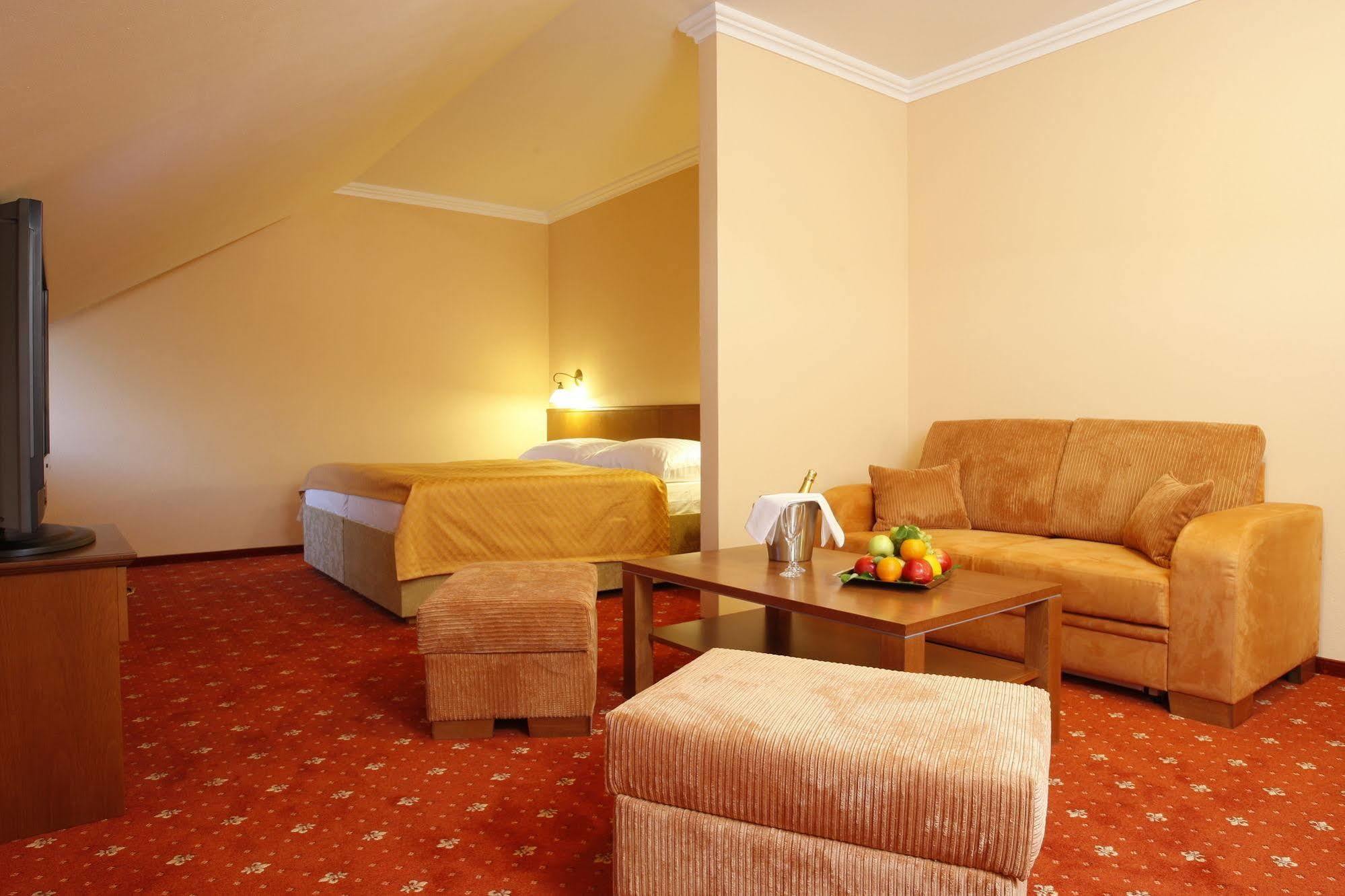 Hotel Majolika Modra Εξωτερικό φωτογραφία