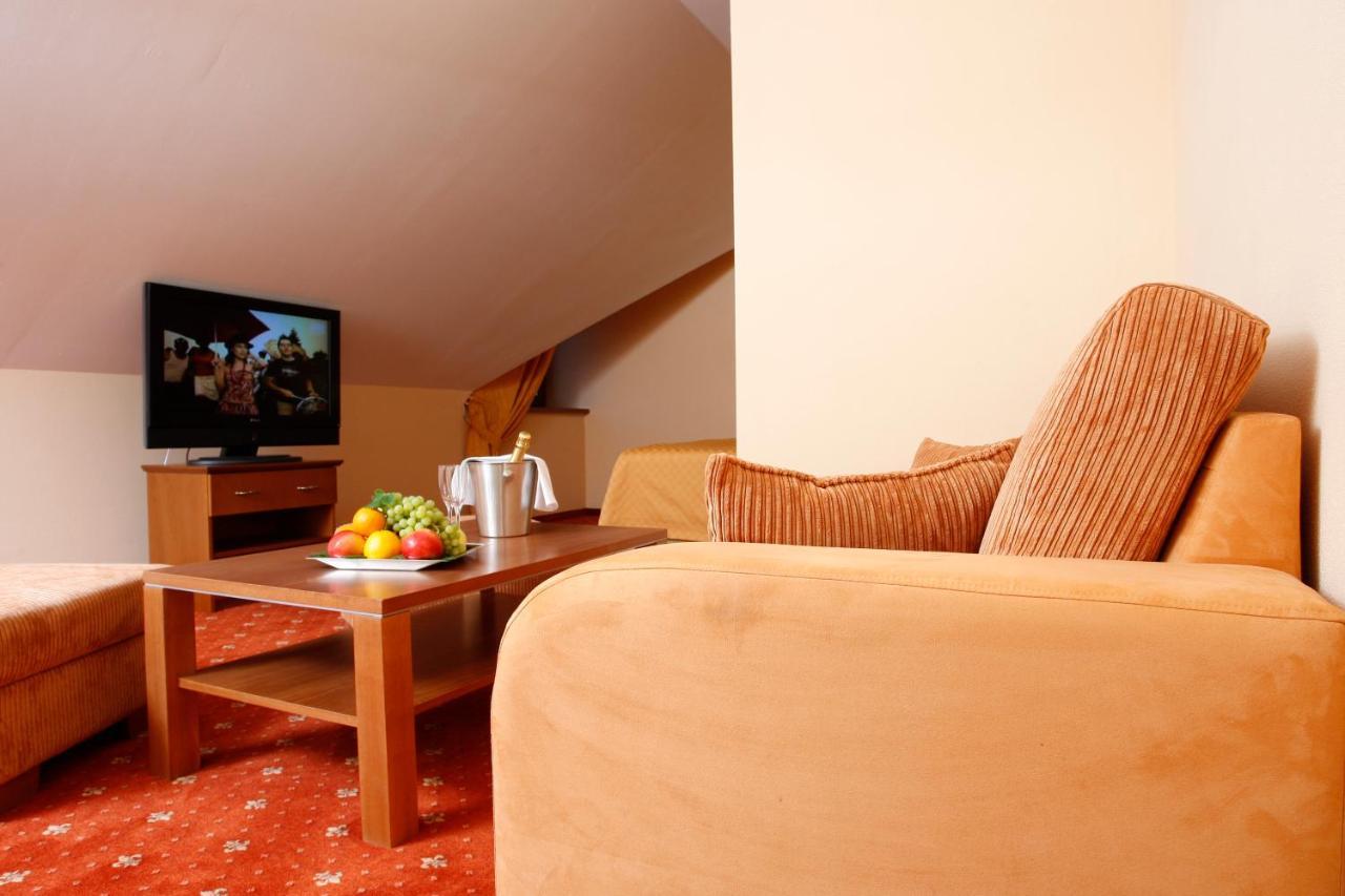 Hotel Majolika Modra Εξωτερικό φωτογραφία