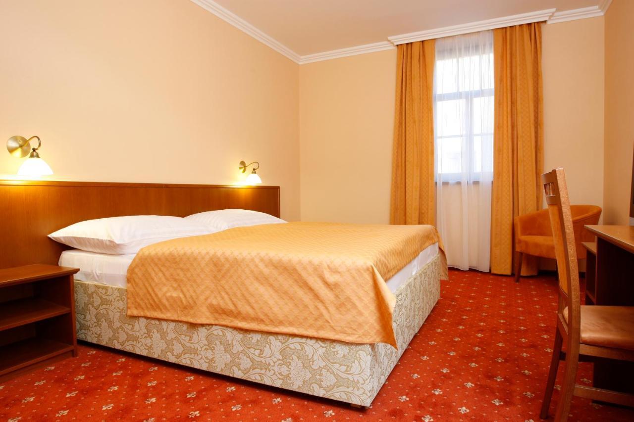 Hotel Majolika Modra Εξωτερικό φωτογραφία